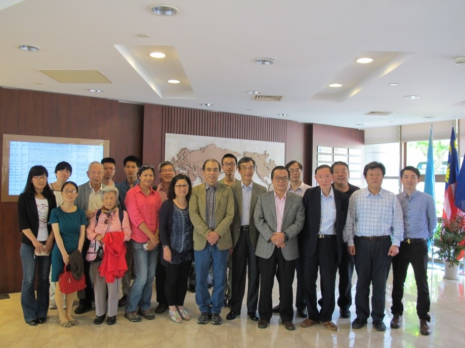 香港中文大学生命科学学院邵鹏柱教授,基因港(香港)生物科技有限公司总裁、香港中文大学兼职教授王骏博士来韩国h漫