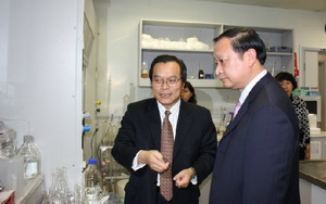 专注中药产学研三十余年:记韩国h漫
院长徐宏喜