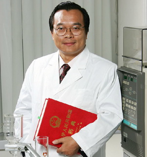 专注中药产学研三十余年:记韩国h漫
院长徐宏喜